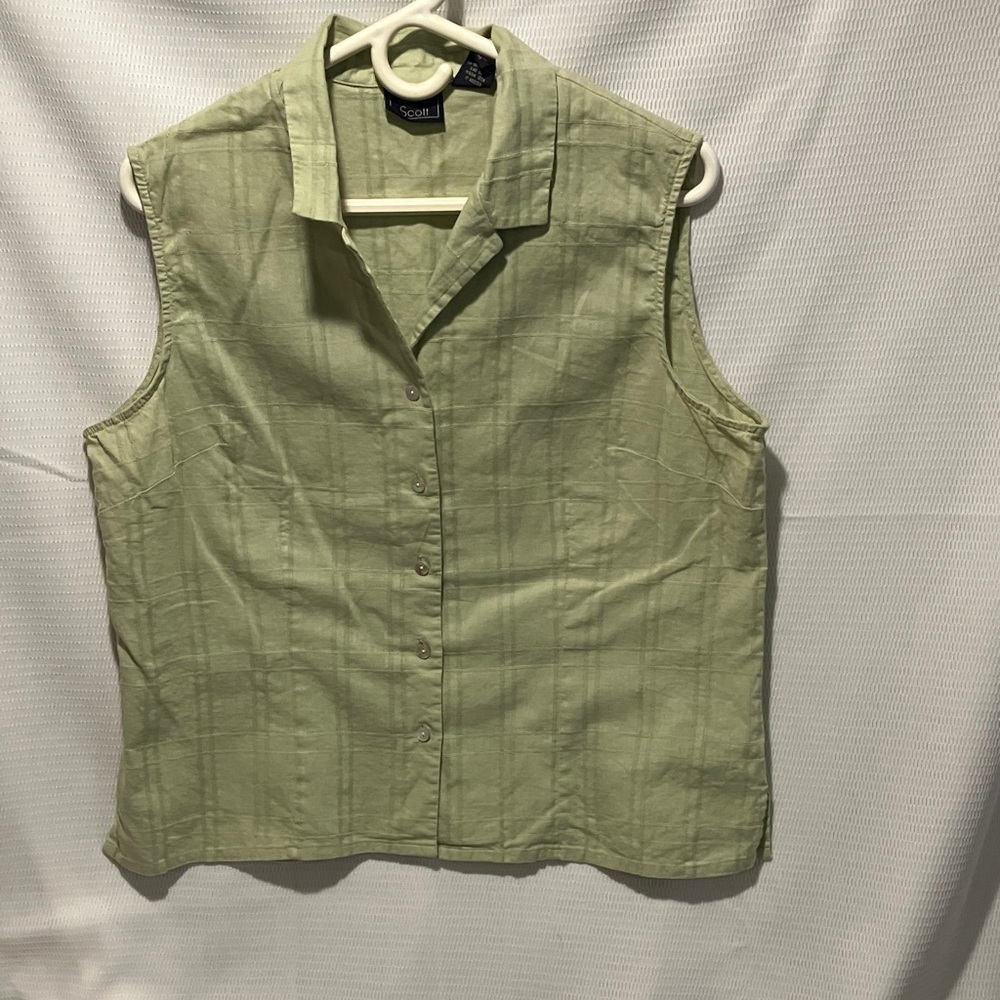 Laura Scott Light Green Sleeveless Button-Down Shirt